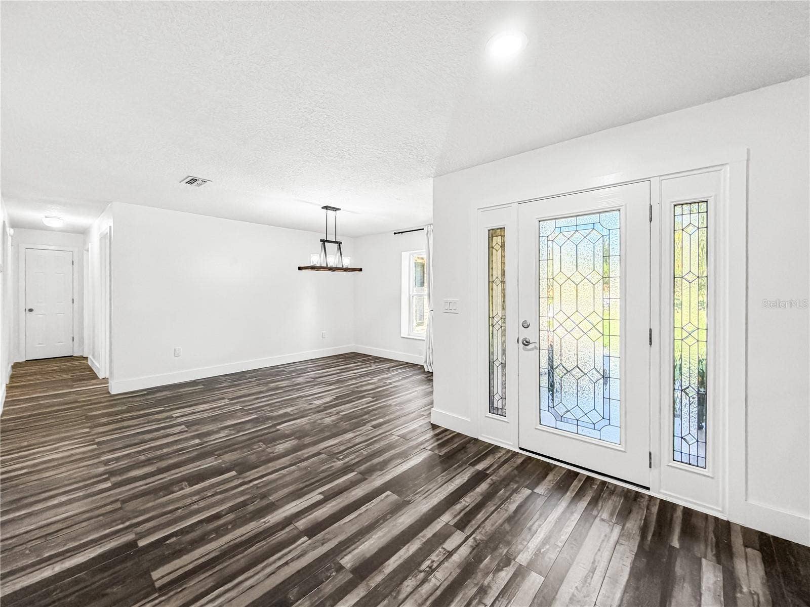 15561 PATRIOT DRIVE, Brooksville, FL 34601 Entry & Dining
