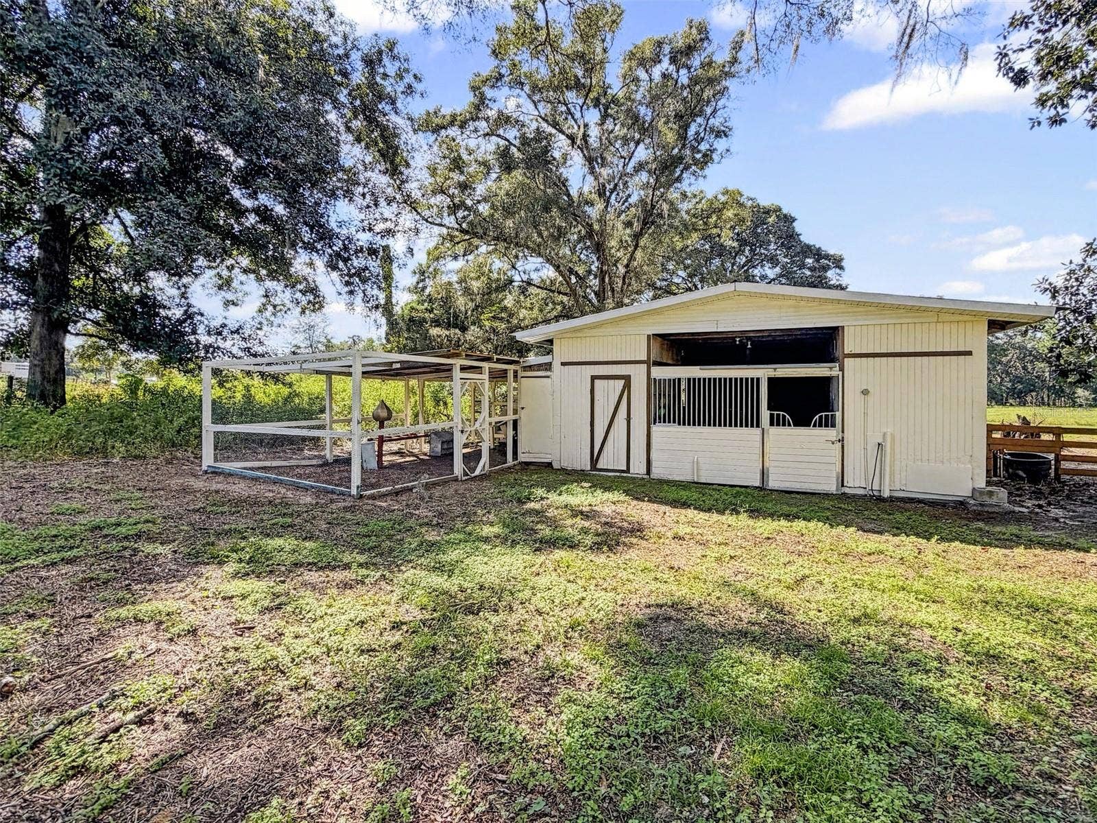 15561 PATRIOT DRIVE, Brooksville, FL 34601 Barn and Coop