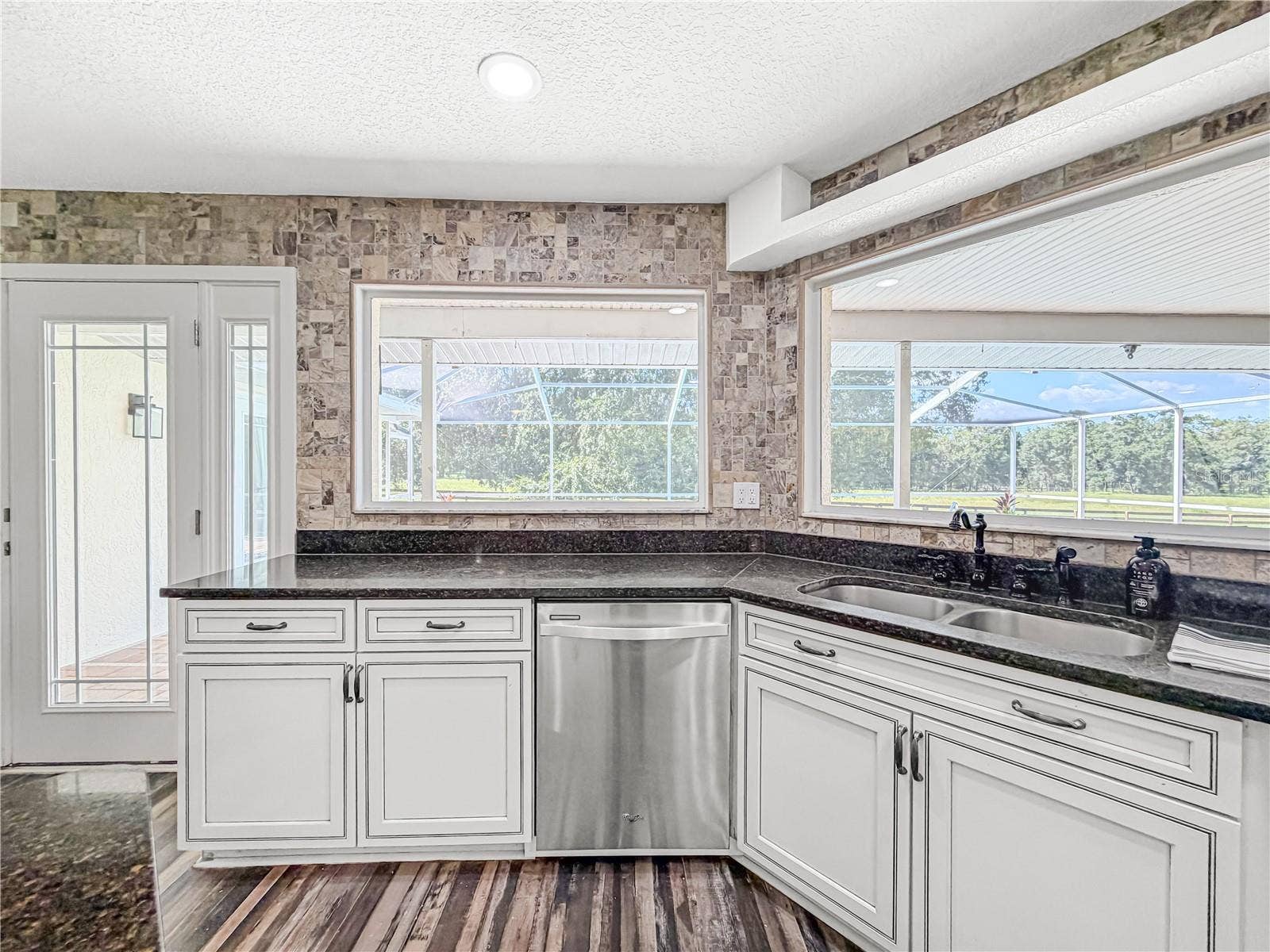 15561 PATRIOT DRIVE, Brooksville, FL 34601 Kitchen out to Pool & Pastures