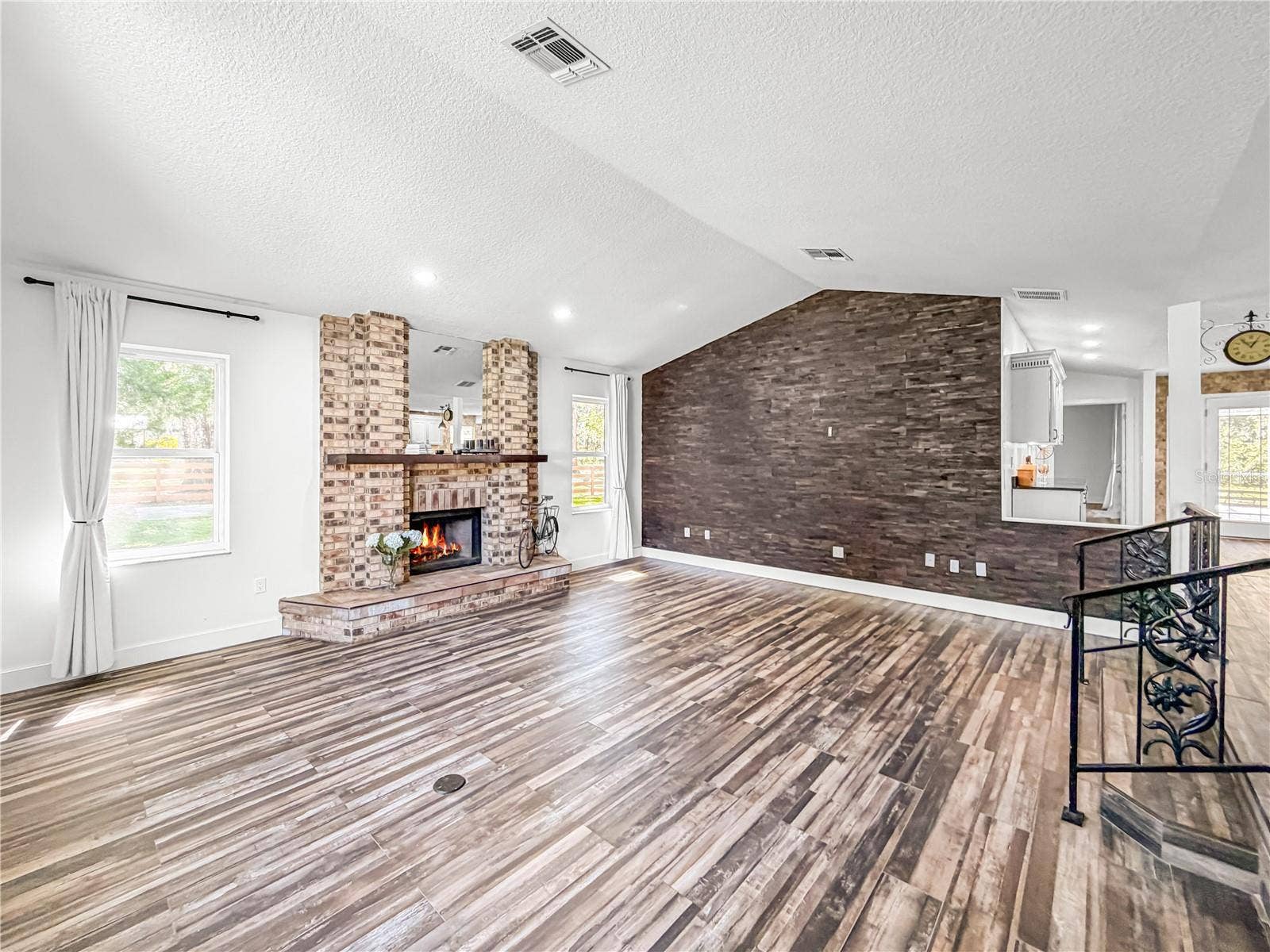15561 PATRIOT DRIVE, Brooksville, FL 34601 Living