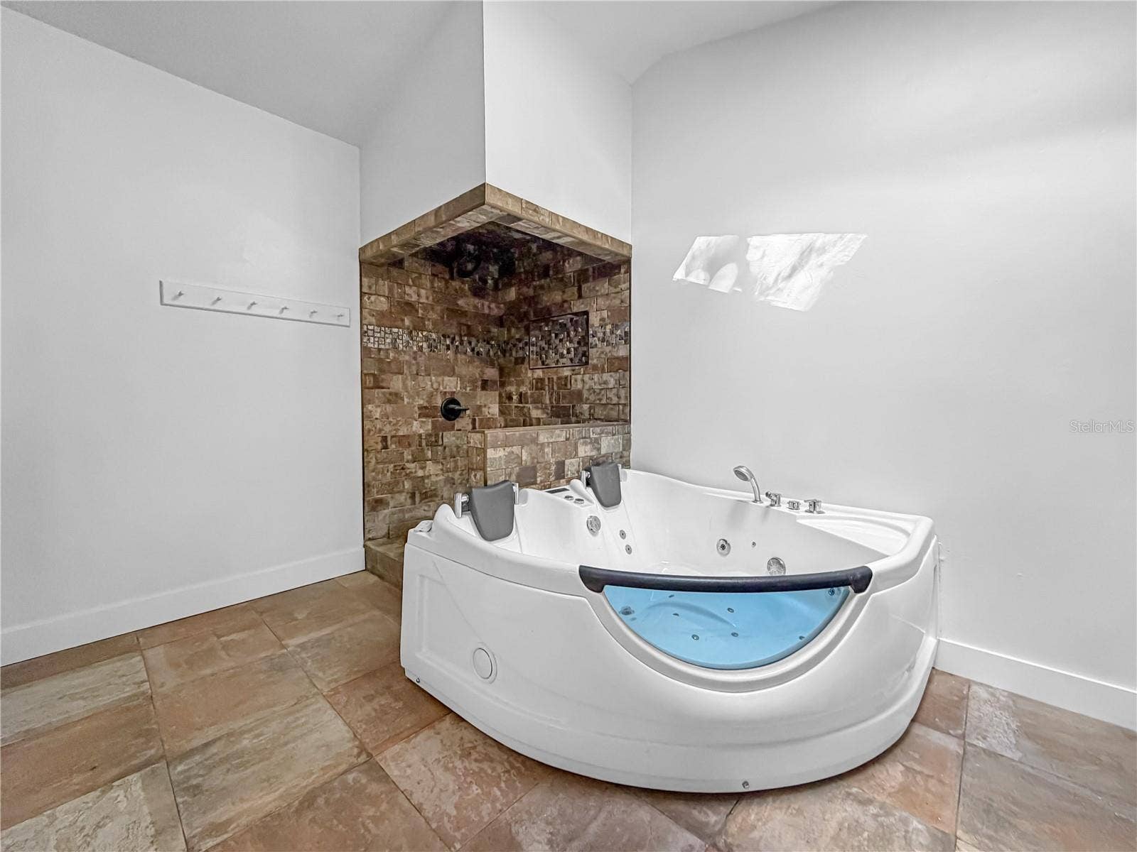 15561 PATRIOT DRIVE, Brooksville, FL 34601 Primary Bath Spa & Shower