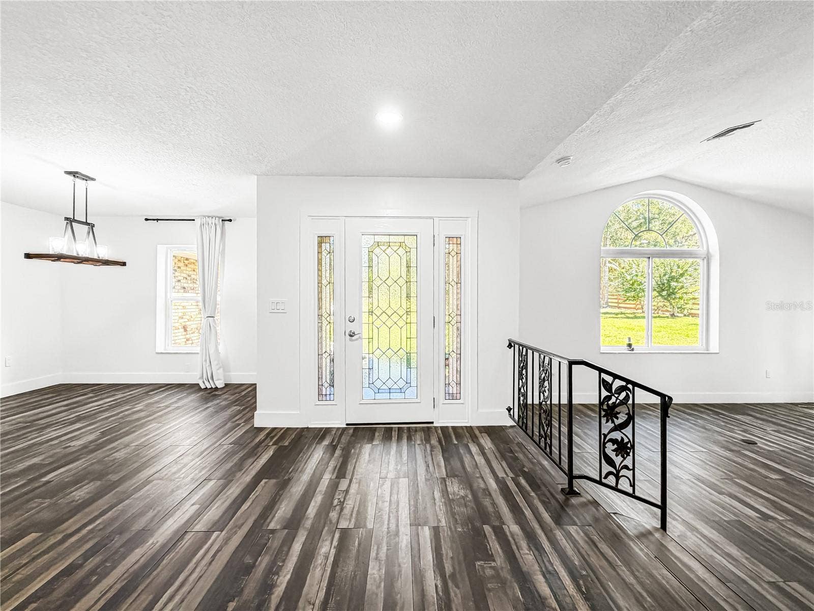 15561 PATRIOT DRIVE, Brooksville, FL 34601 Dining, Entry, Living