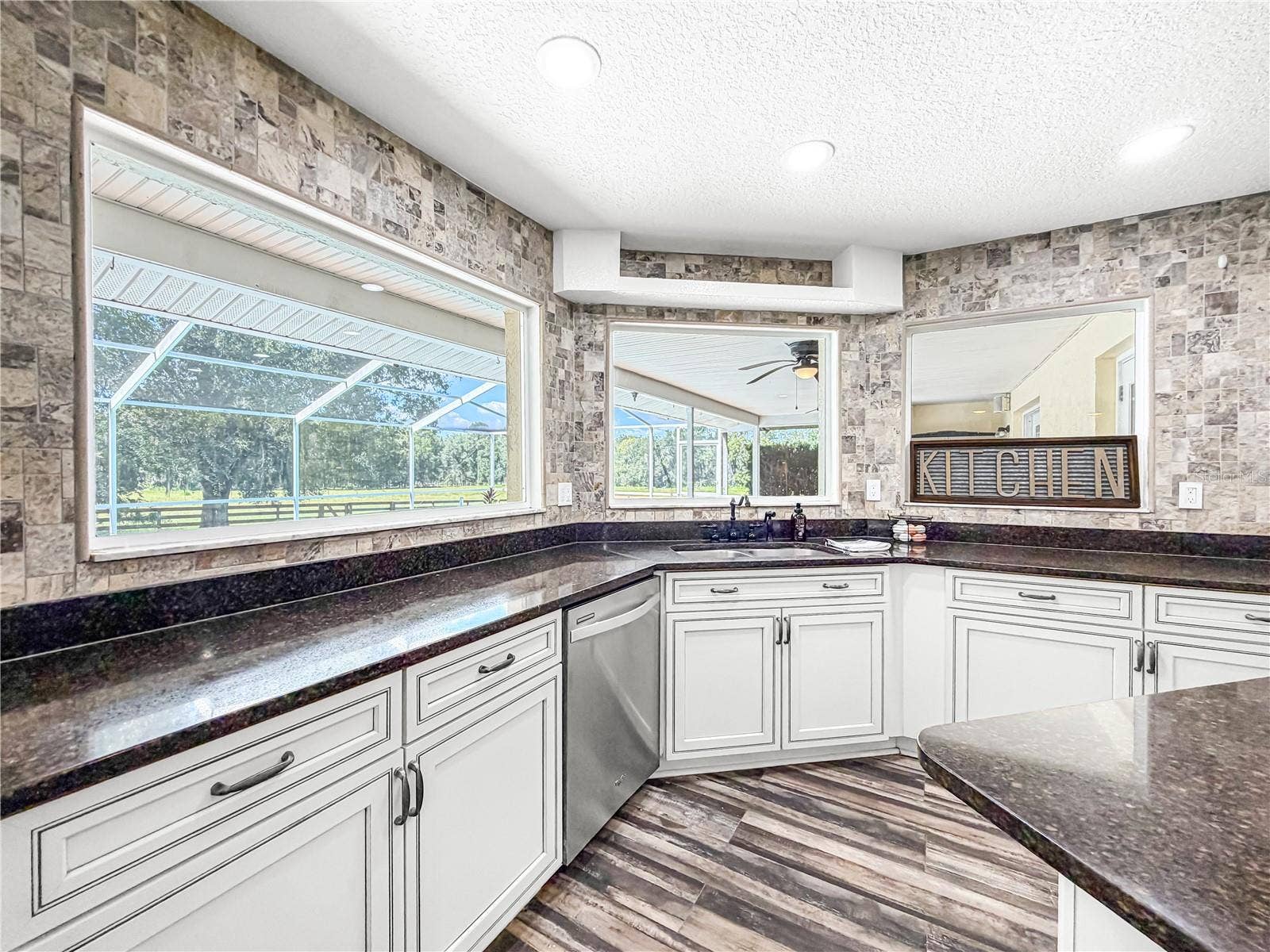 15561 PATRIOT DRIVE, Brooksville, FL 34601 Kitchen