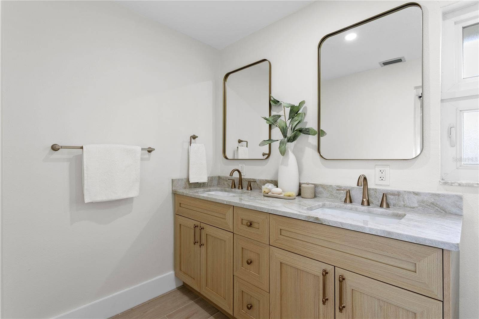 11625 6TH STREET E, Treasure Island, FL 33706 Primary Ensuite