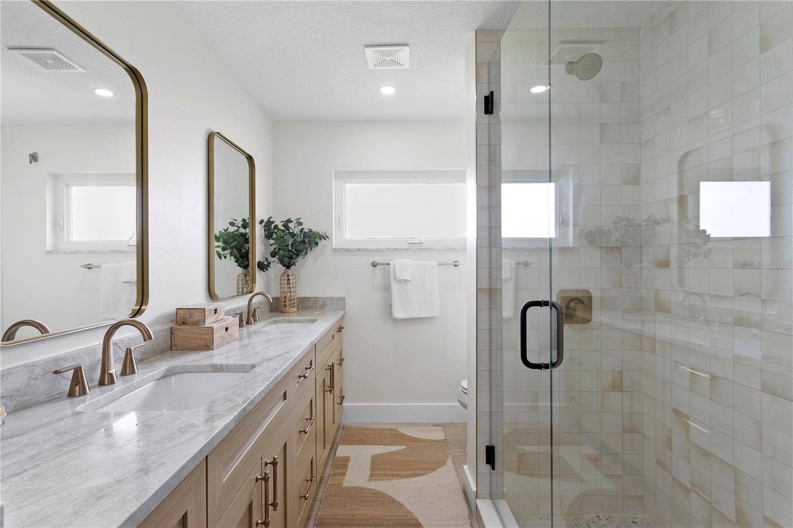 11625 6TH STREET E, Treasure Island, FL 33706 Guest bath