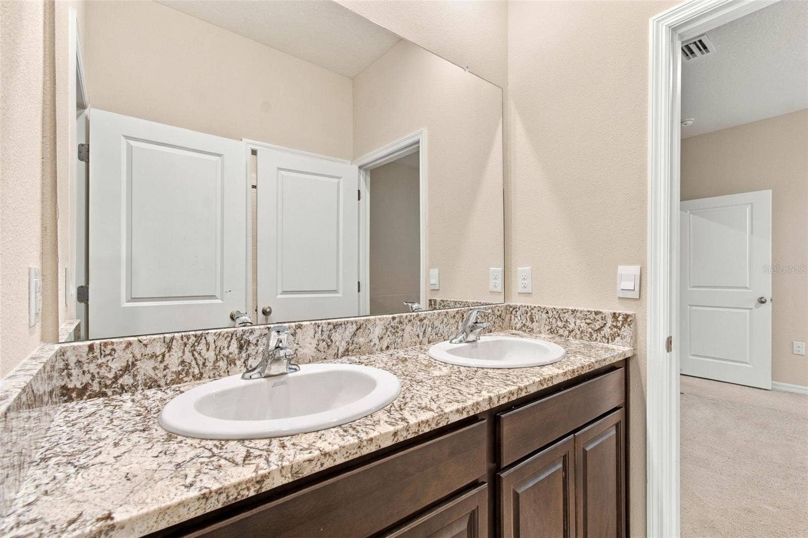 32337 CONCHSHELL SAIL STREET, Wesley Chapel, FL 33545 Jack-n-Jill bathroom