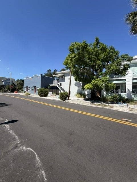 649 7TH AVENUE N, St Petersburg, FL 33701 649 7TH AVENUE N, St Petersburg, FL 33701