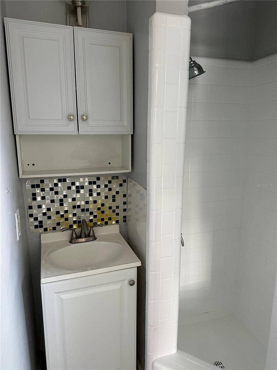 649 7TH AVENUE N, St Petersburg, FL 33701 649 7TH AVENUE N, St Petersburg, FL 33701