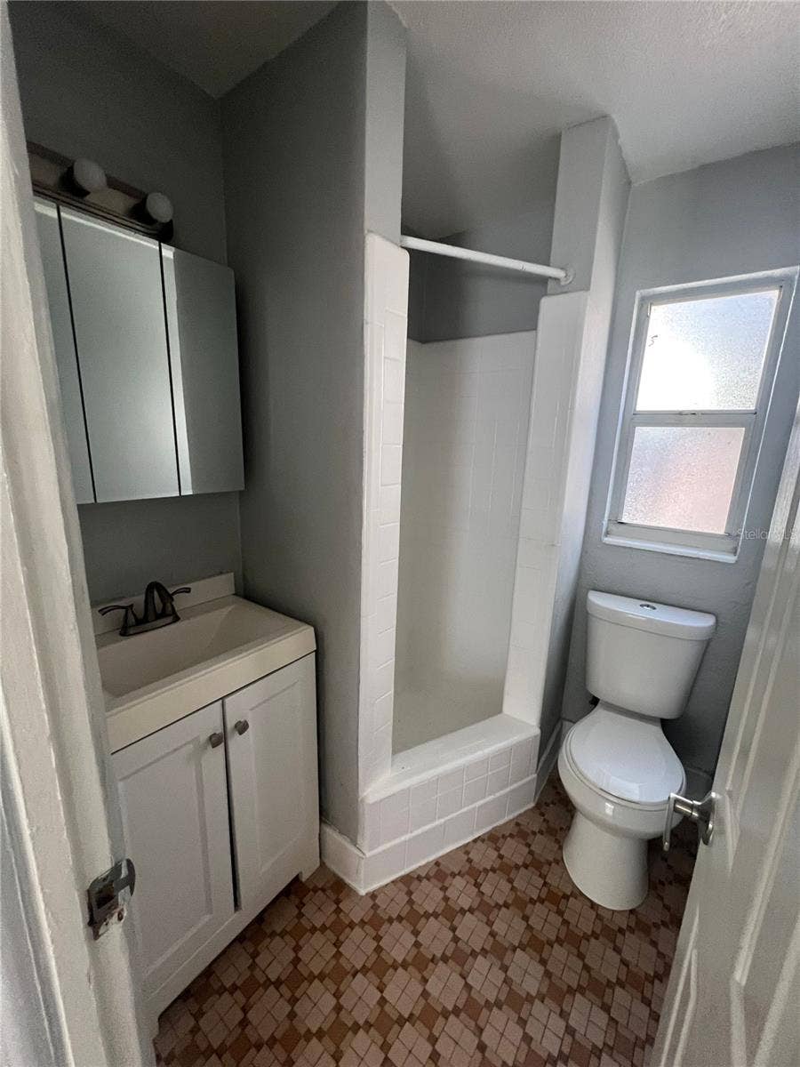 649 7TH AVENUE N, St Petersburg, FL 33701 649 7TH AVENUE N, St Petersburg, FL 33701
