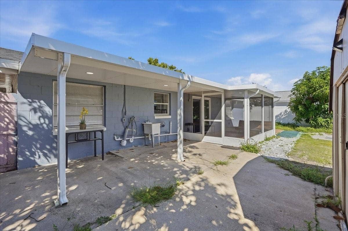 7603 WOODLAND OAKS COURT, Tampa, FL 33615 7603 WOODLAND OAKS COURT, Tampa, FL 33615