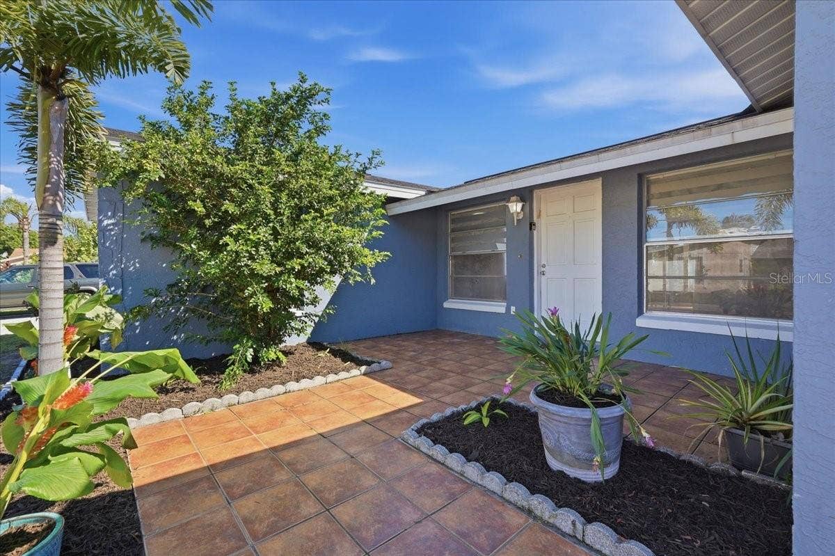 7603 WOODLAND OAKS COURT, Tampa, FL 33615 7603 WOODLAND OAKS COURT, Tampa, FL 33615