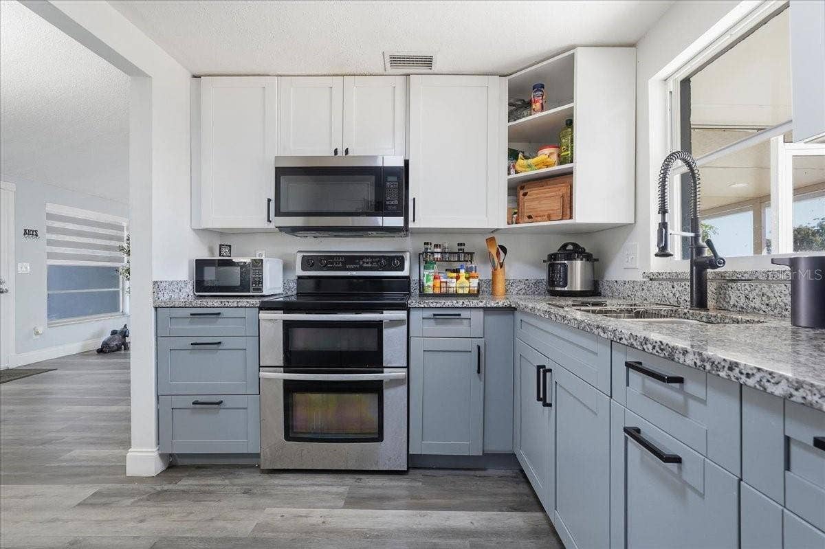 7603 WOODLAND OAKS COURT, Tampa, FL 33615 7603 WOODLAND OAKS COURT, Tampa, FL 33615