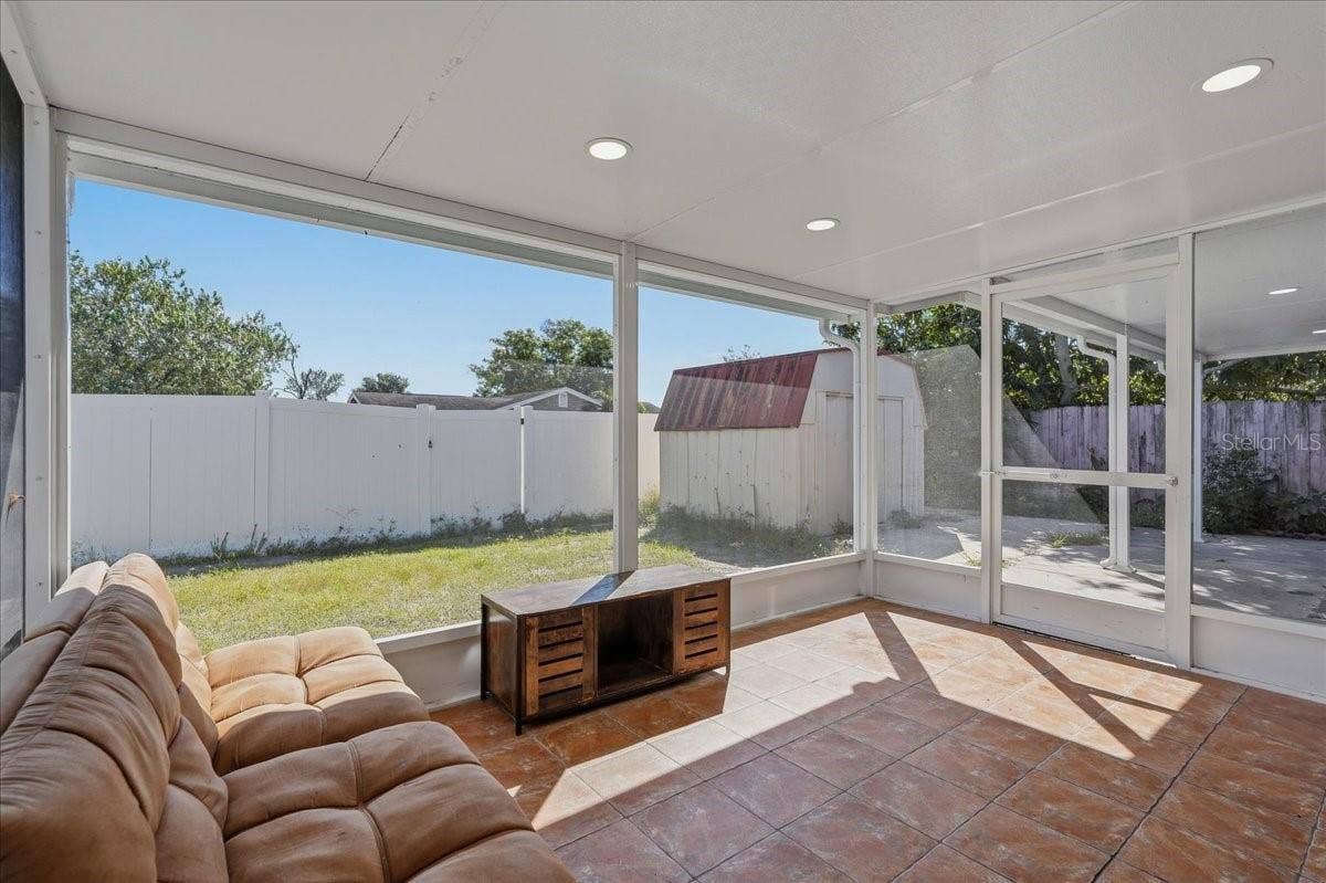 7603 WOODLAND OAKS COURT, Tampa, FL 33615 7603 WOODLAND OAKS COURT, Tampa, FL 33615