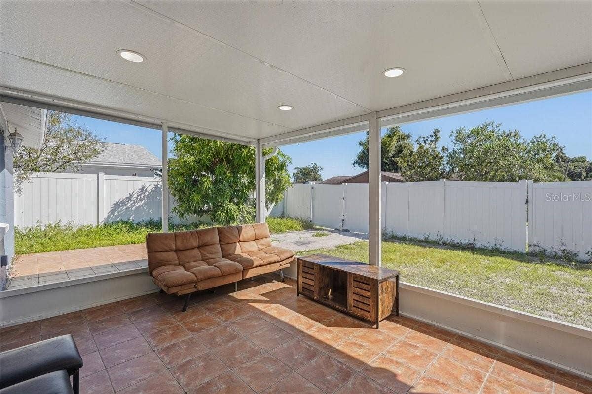7603 WOODLAND OAKS COURT, Tampa, FL 33615 7603 WOODLAND OAKS COURT, Tampa, FL 33615