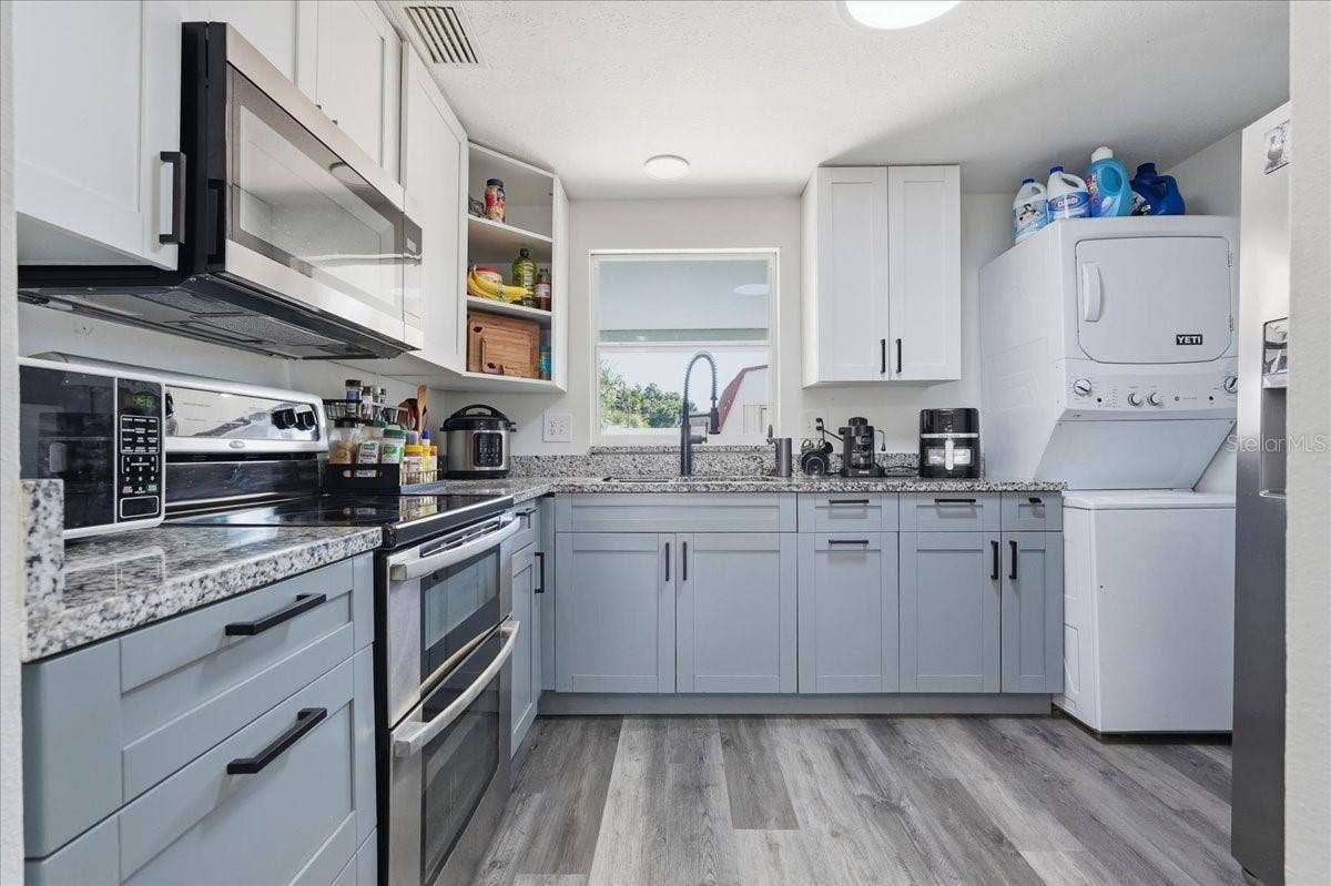 7603 WOODLAND OAKS COURT, Tampa, FL 33615 7603 WOODLAND OAKS COURT, Tampa, FL 33615