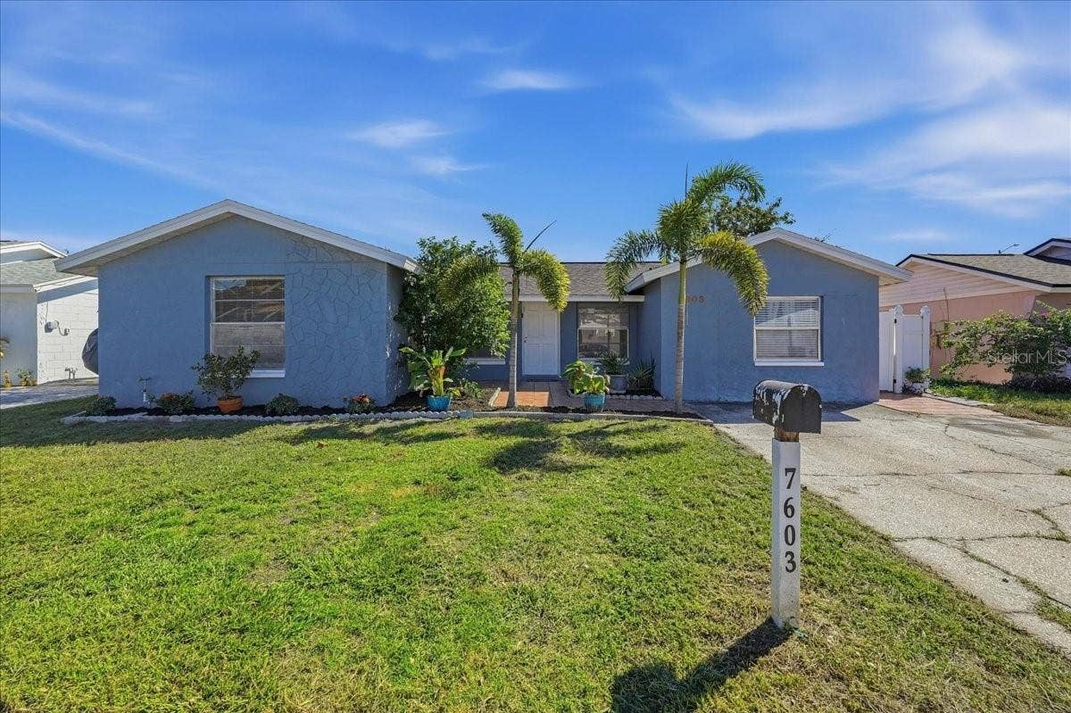 7603 WOODLAND OAKS COURT, Tampa, FL 33615 7603 WOODLAND OAKS COURT, Tampa, FL 33615