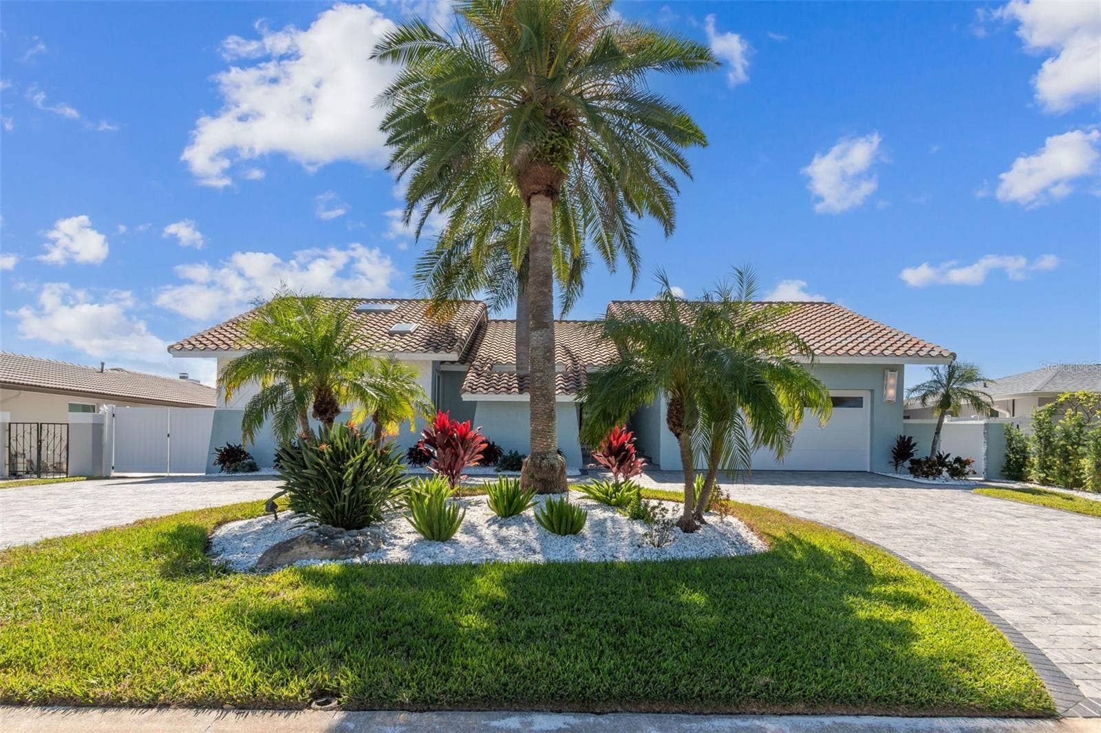 320 BELLE ISLE AVENUE, Belleair Beach, FL 33786