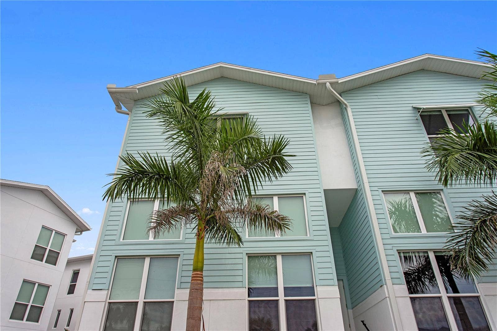 3826 POMPANO DRIVE SE, St Petersburg, FL 33705 3826 POMPANO DRIVE SE, St Petersburg, FL 33705
