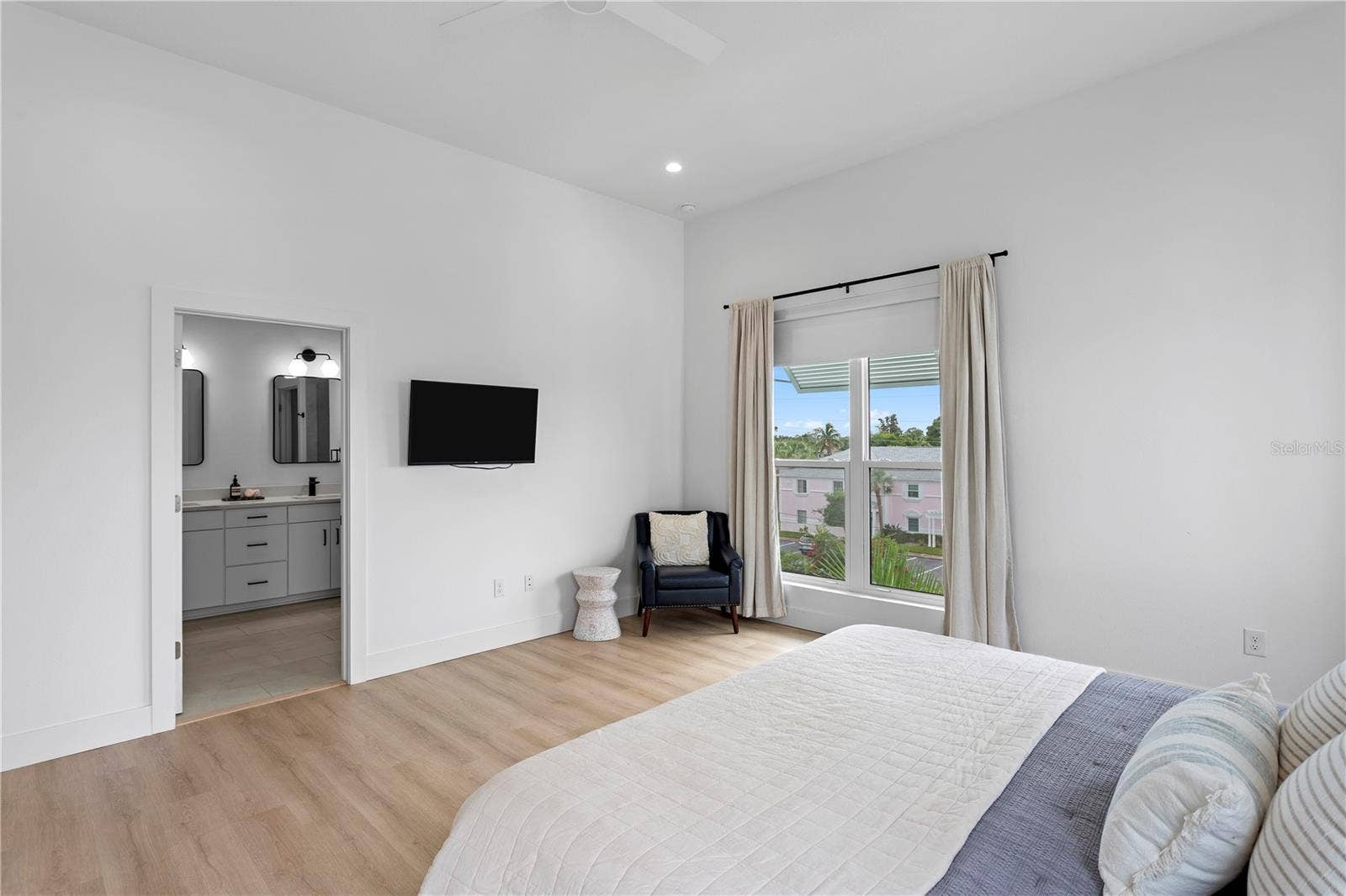 3826 POMPANO DRIVE SE, St Petersburg, FL 33705 3826 POMPANO DRIVE SE, St Petersburg, FL 33705
