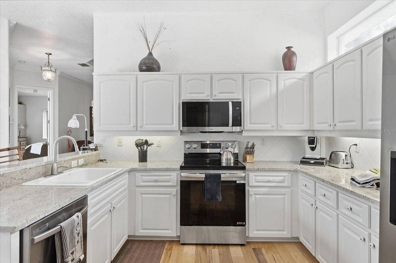 12220 WOODLANDS CIRCLE, Dade City, FL 33525