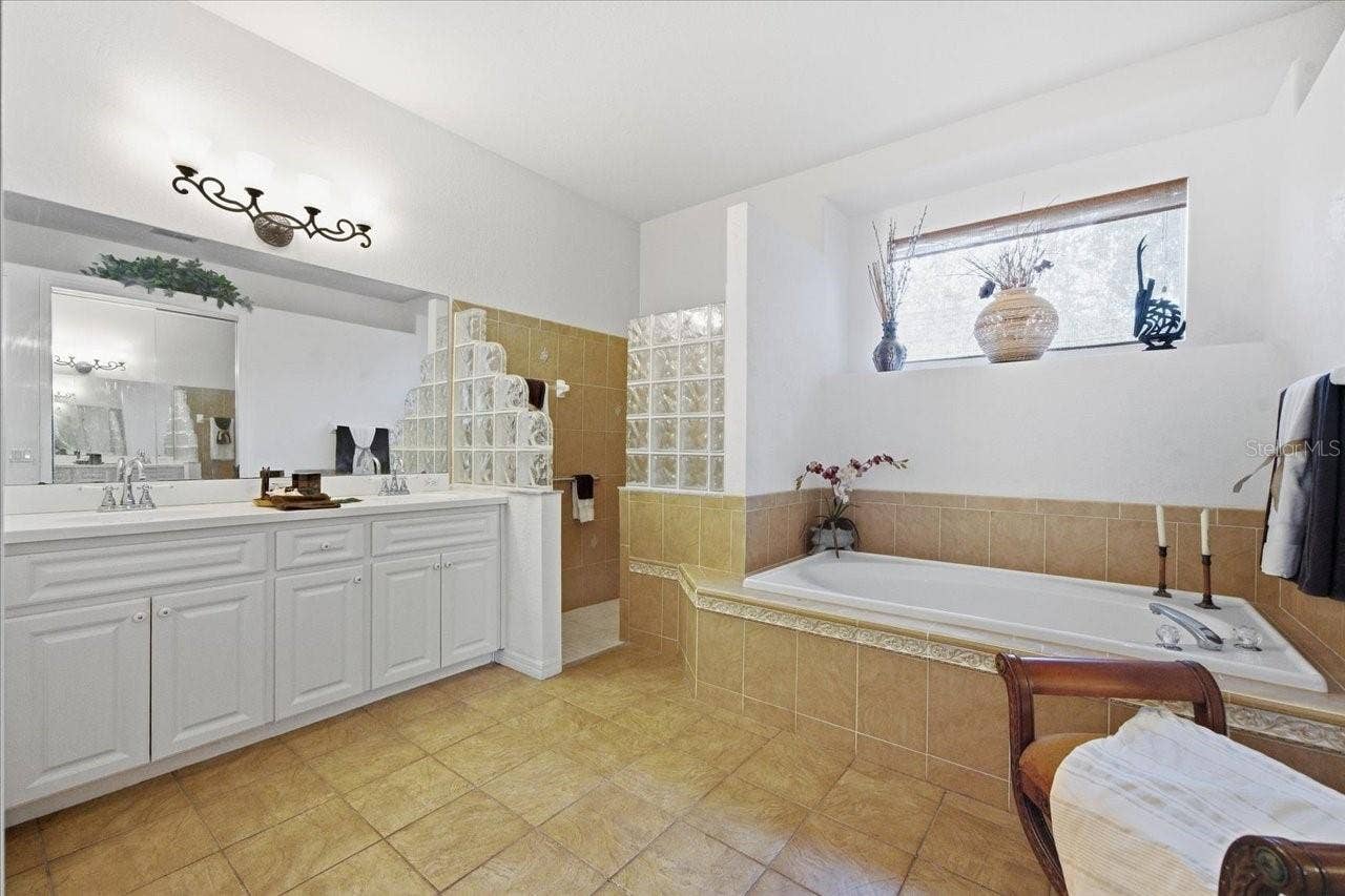 12220 WOODLANDS CIRCLE, Dade City, FL 33525