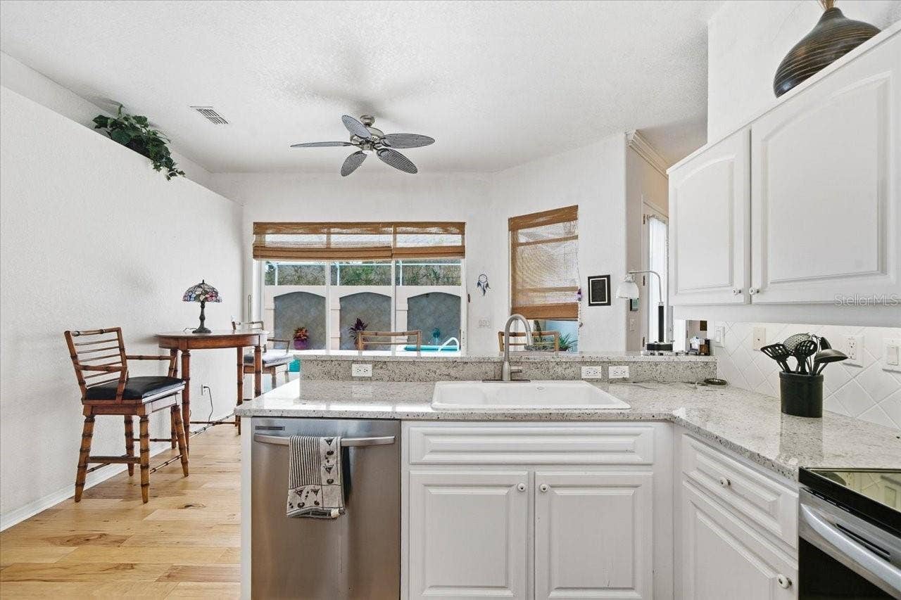 12220 WOODLANDS CIRCLE, Dade City, FL 33525