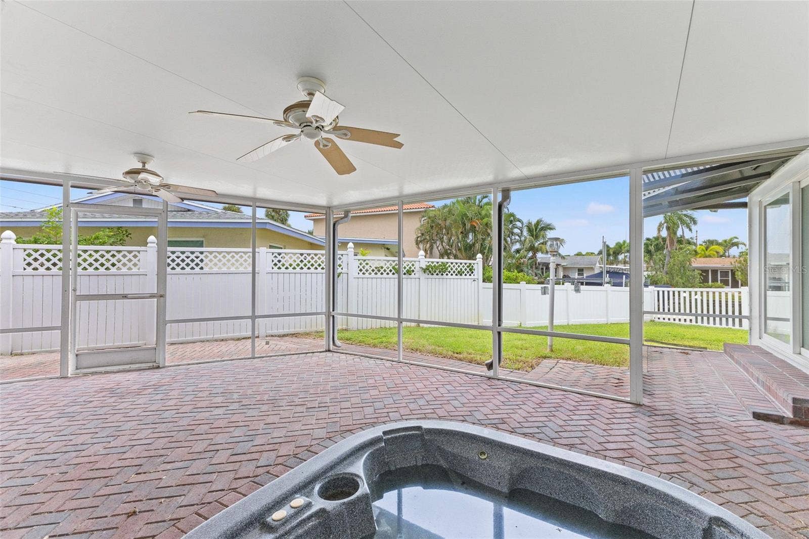 4000 14TH WAY NE, St Petersburg, FL 33703
