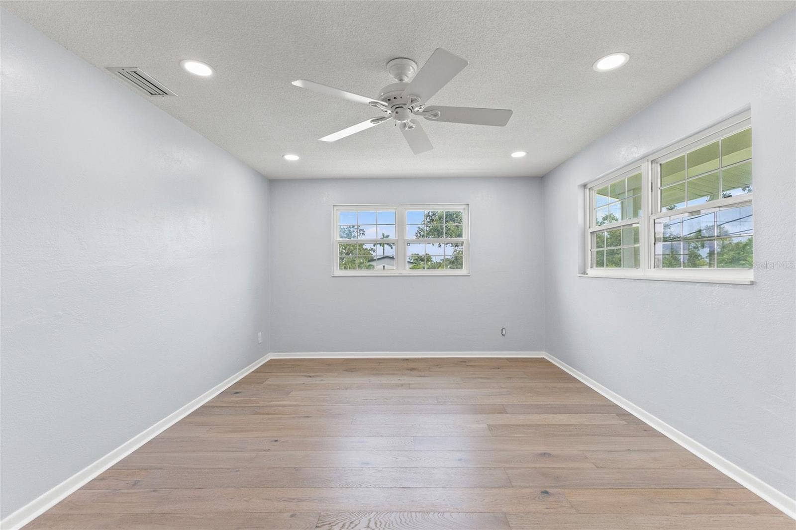 4000 14TH WAY NE, St Petersburg, FL 33703