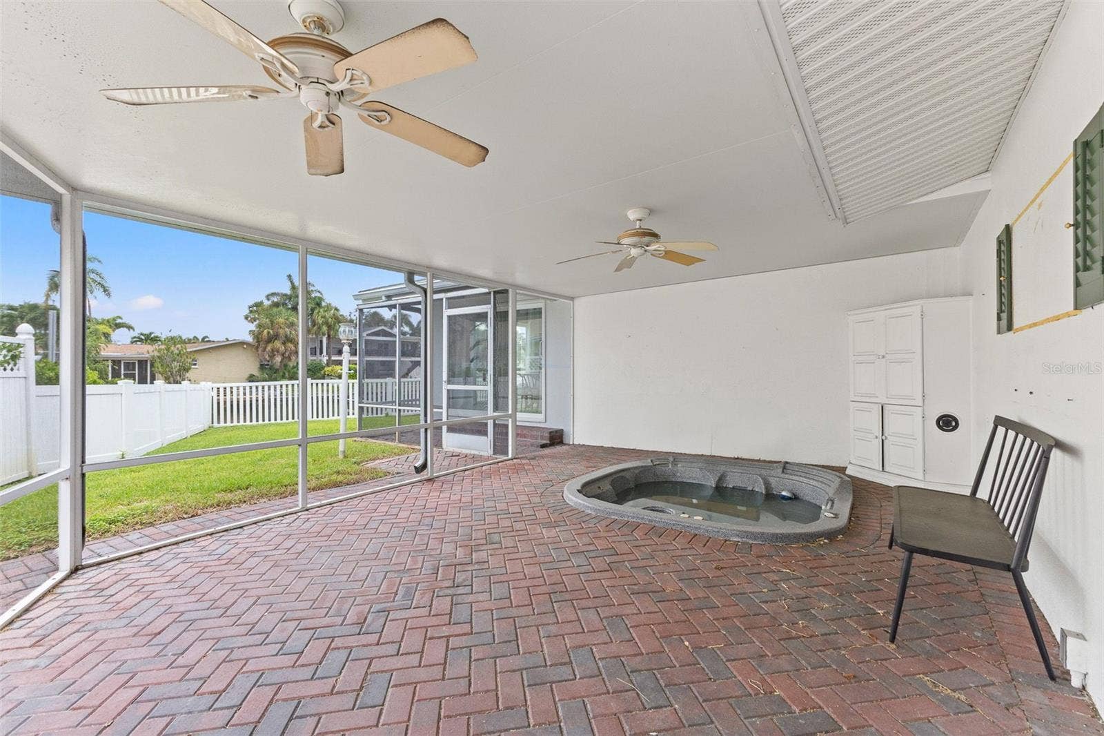 4000 14TH WAY NE, St Petersburg, FL 33703