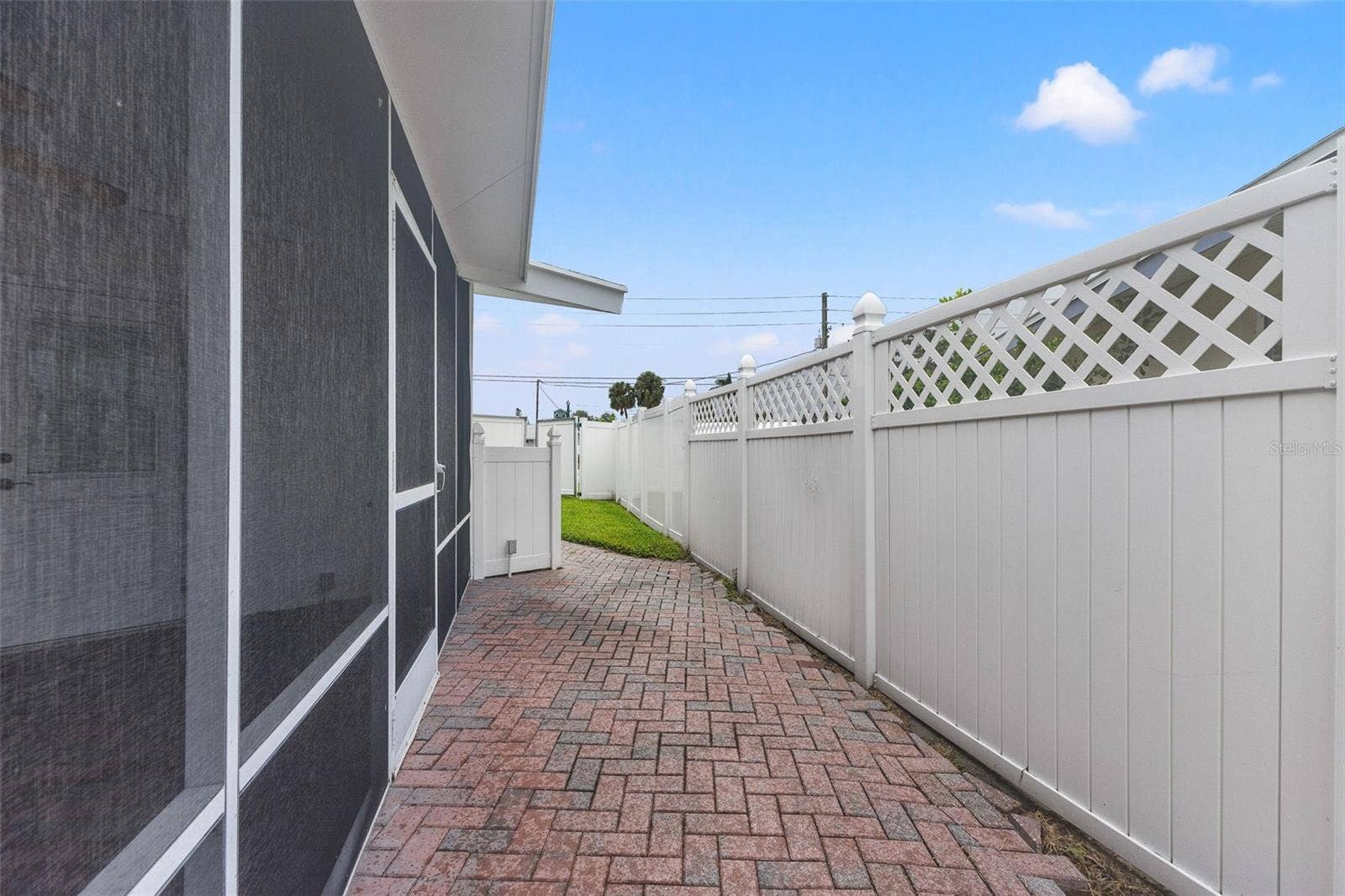 4000 14TH WAY NE, St Petersburg, FL 33703