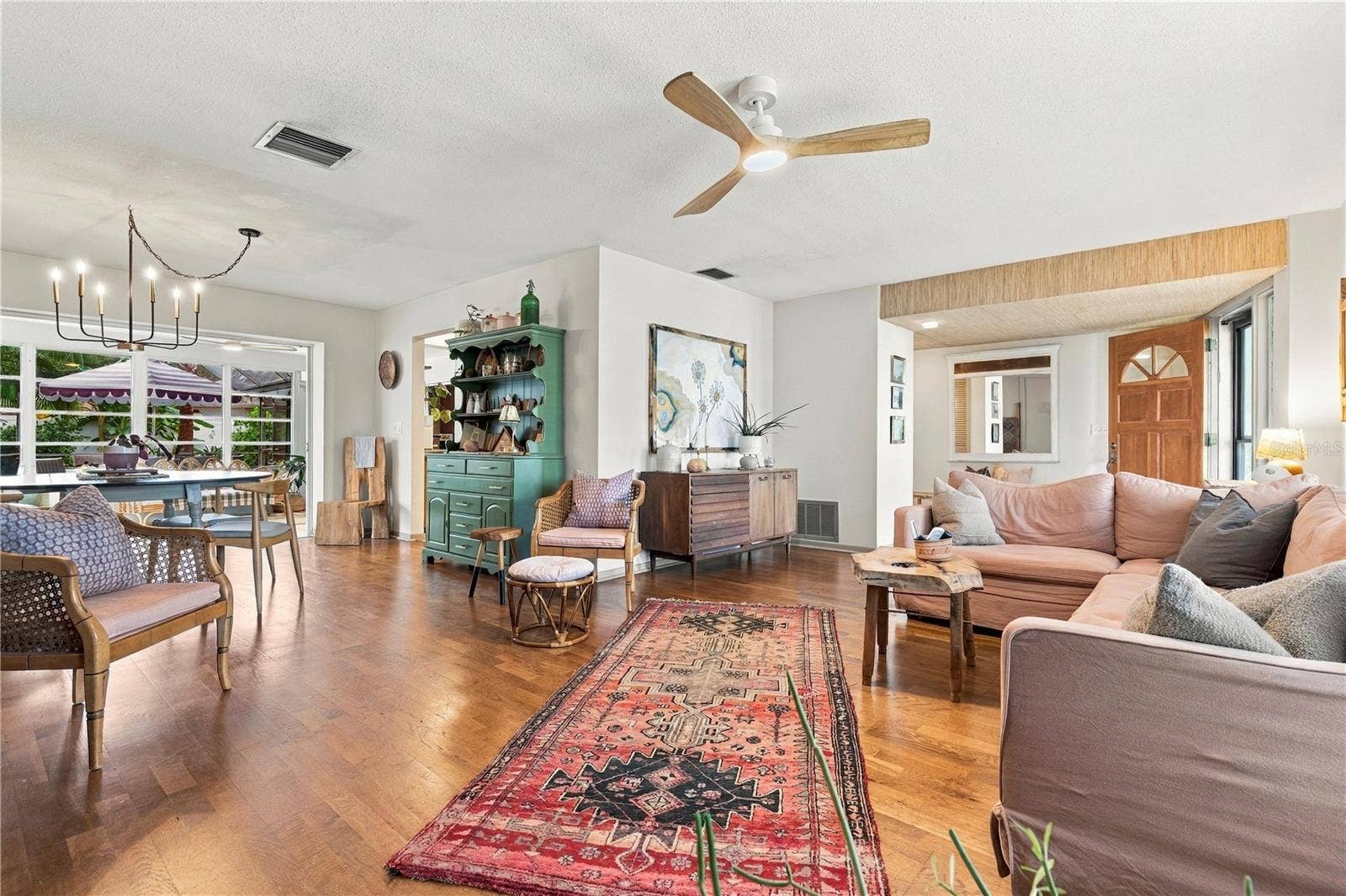 10211 139TH STREET, Largo, FL 33774 Combined living and dining space