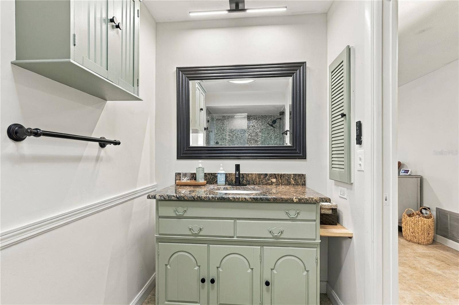 10211 139TH STREET, Largo, FL 33774 Primary Bathroom vanity