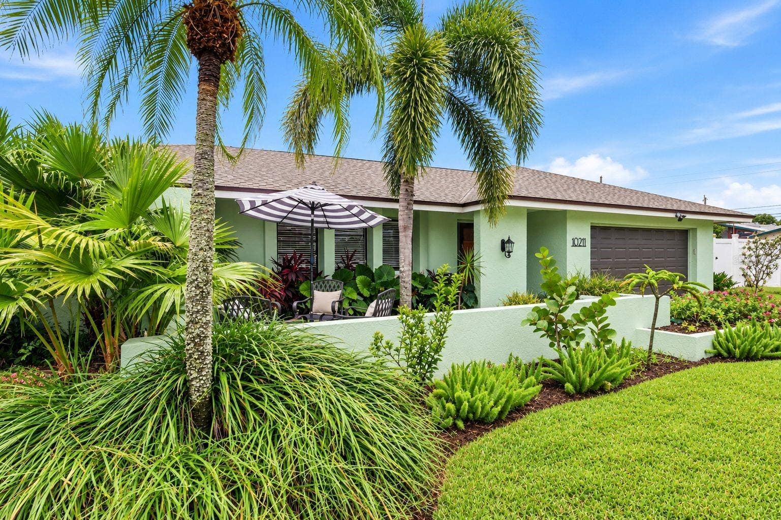 10211 139TH STREET, Largo, FL 33774 patia wall