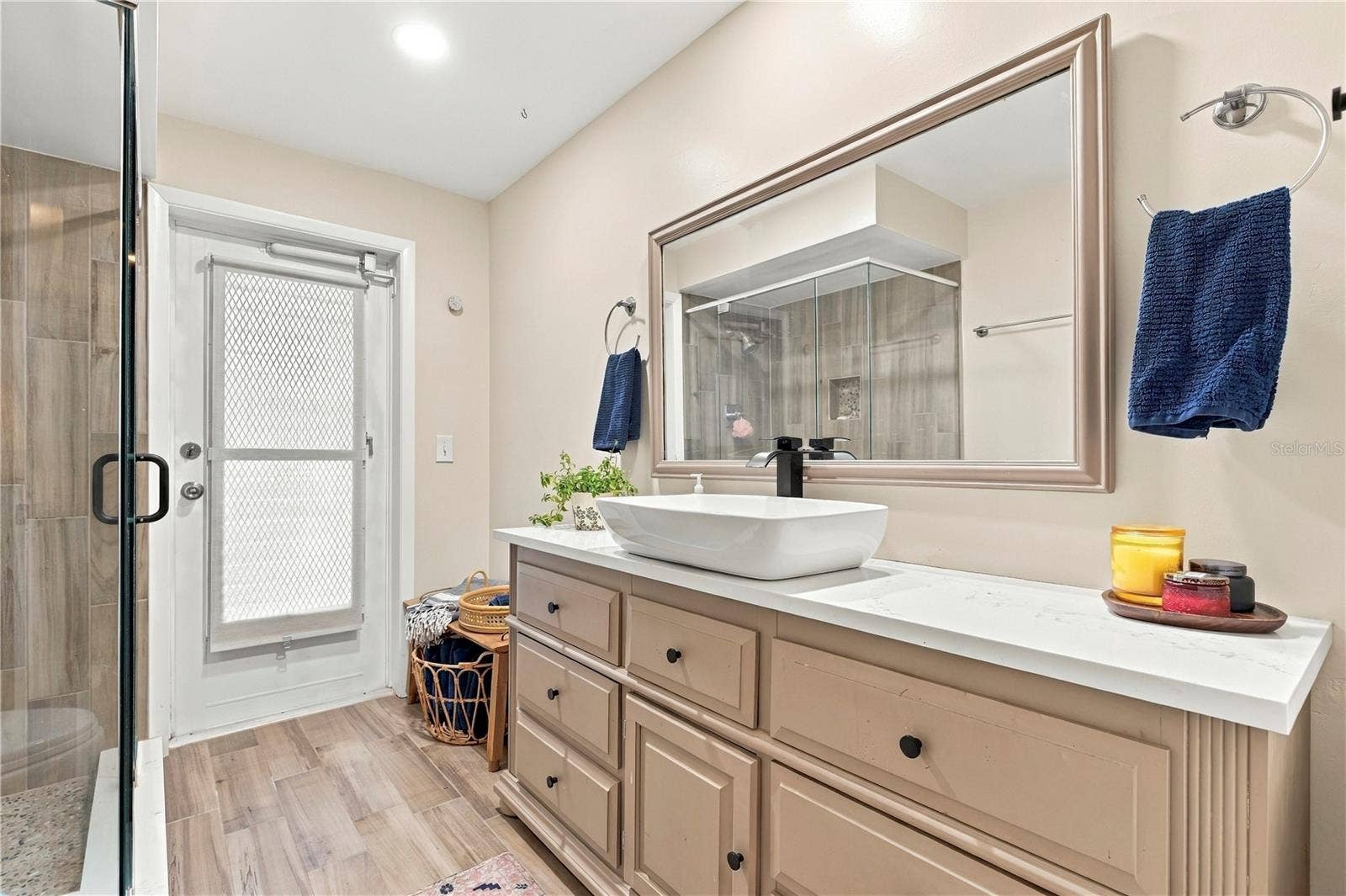 10211 139TH STREET, Largo, FL 33774 Bathroom 3 leading to pool patio