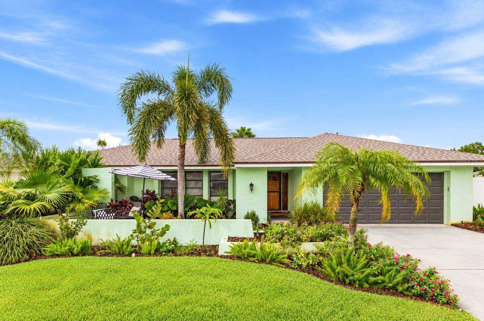 10211 139TH STREET, Largo, FL 33774 Beautiful landscaping