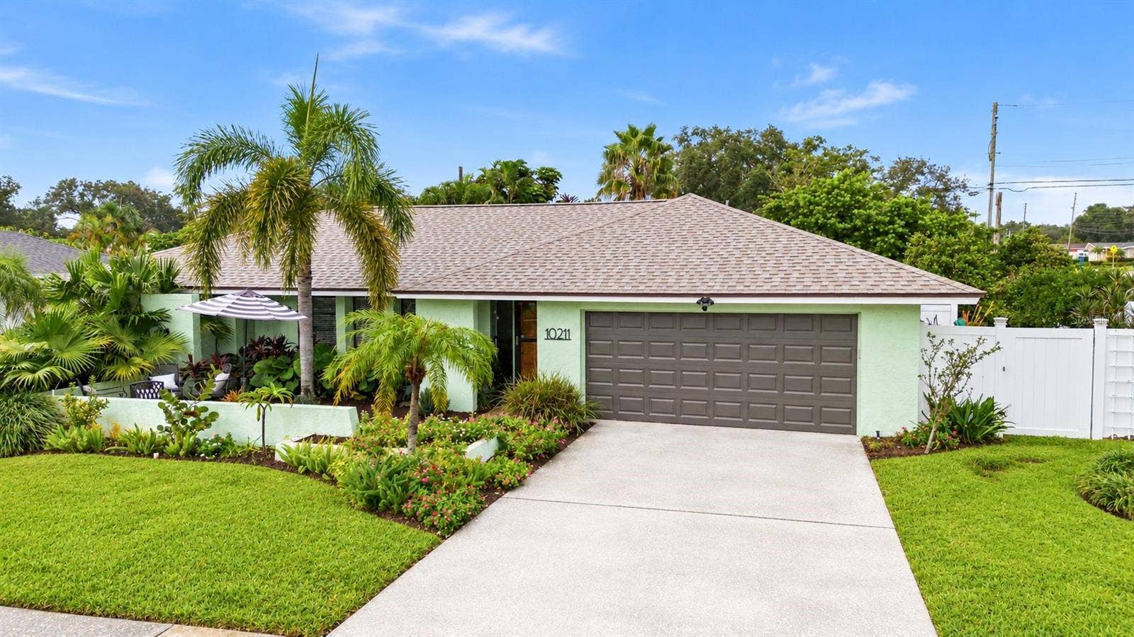 10211 139TH STREET, Largo, FL 33774 Long driveway