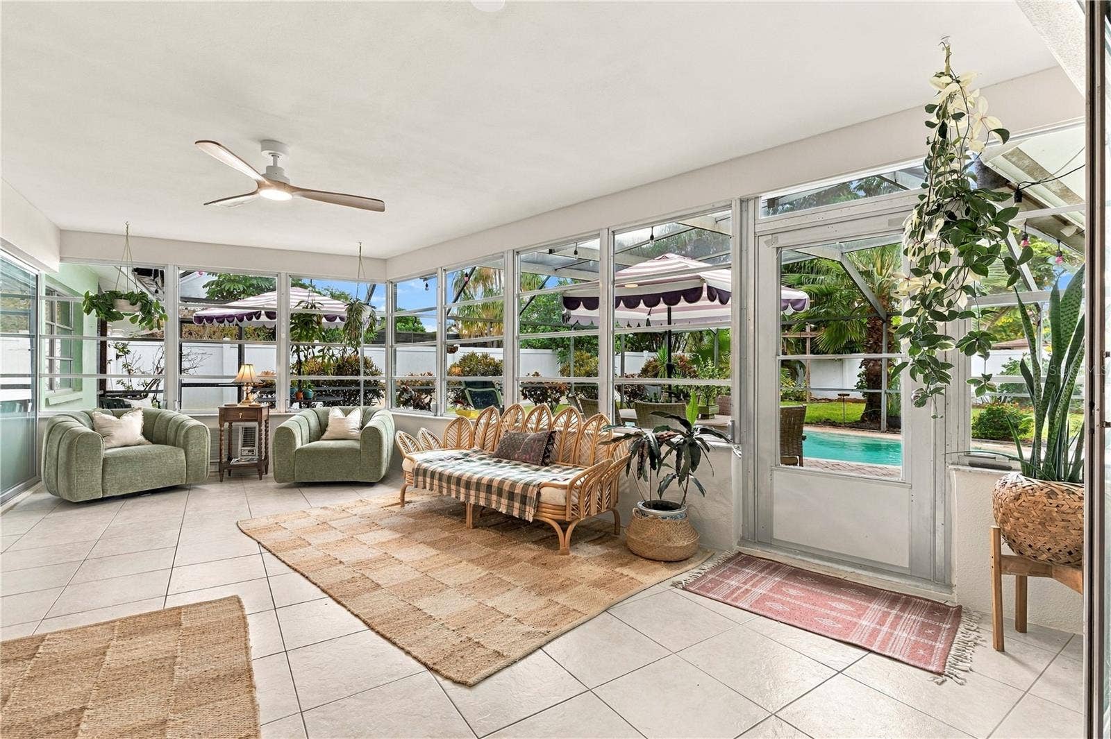 10211 139TH STREET, Largo, FL 33774 Sun room door to screened pool space
