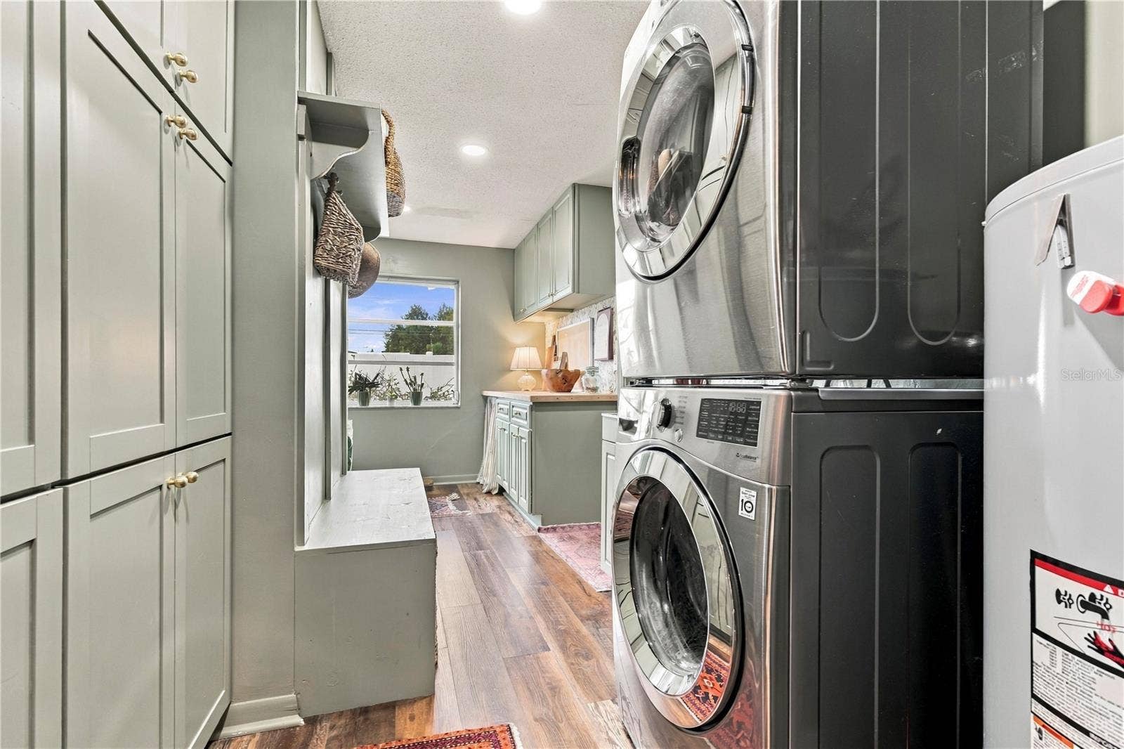 10211 139TH STREET, Largo, FL 33774 Luxury laundry room