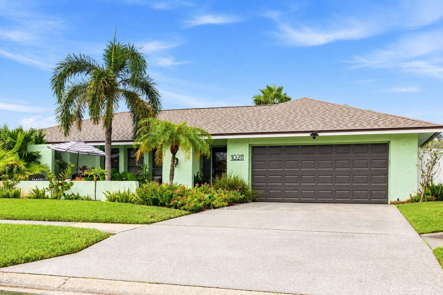 10211 139TH STREET, Largo, FL 33774 Wide Driveway