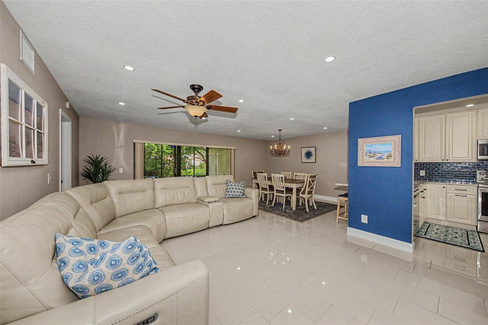 1801 E LAKE ROAD, #1D, Palm Harbor, FL 34685 Living room