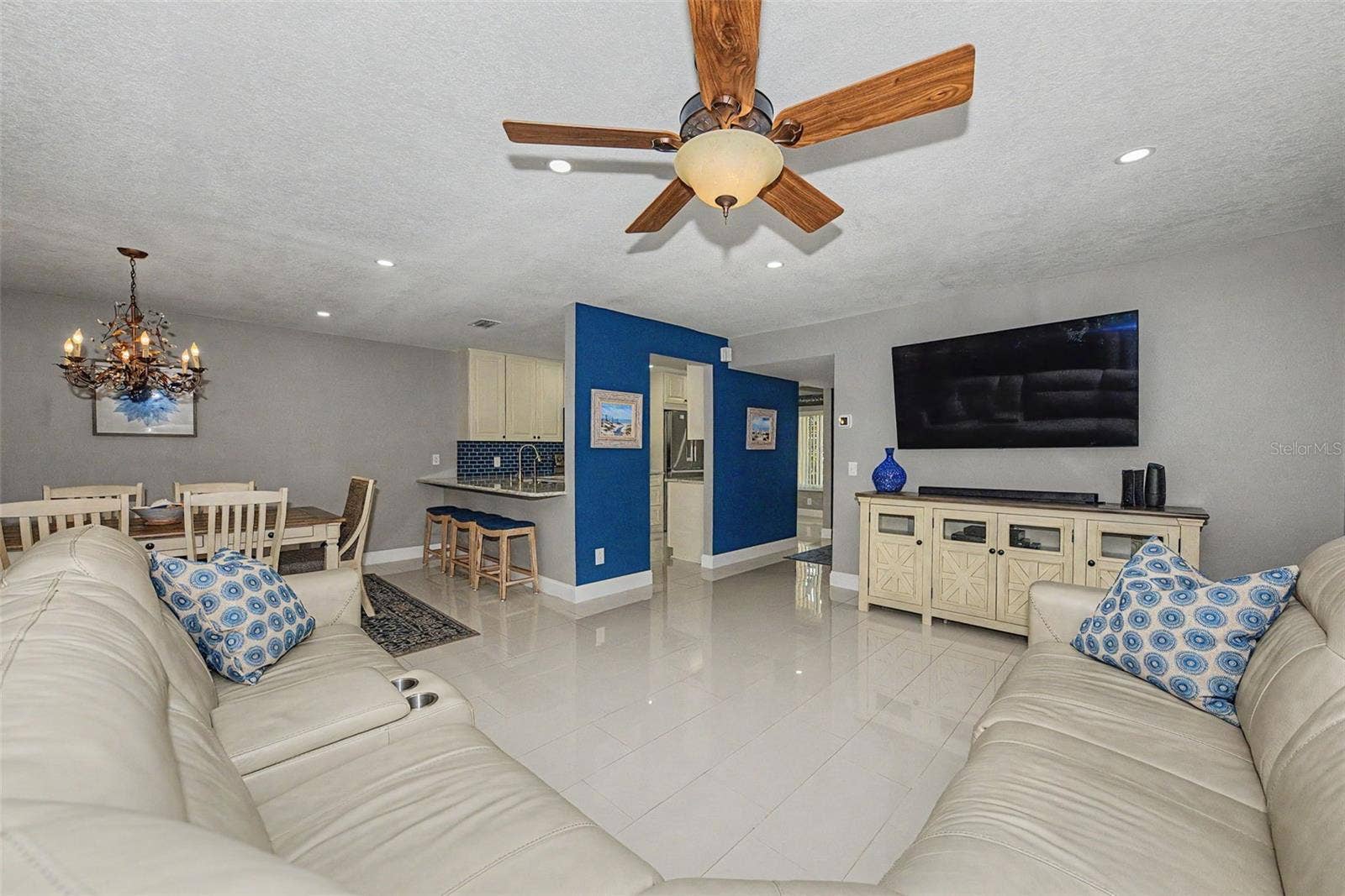 1801 E LAKE ROAD, #1D, Palm Harbor, FL 34685 Living Room