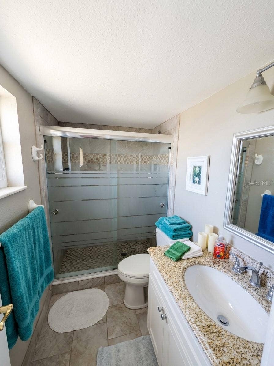4725 COVE CIRCLE, #APT 609, St Petersburg, FL 33708 guest updated bath