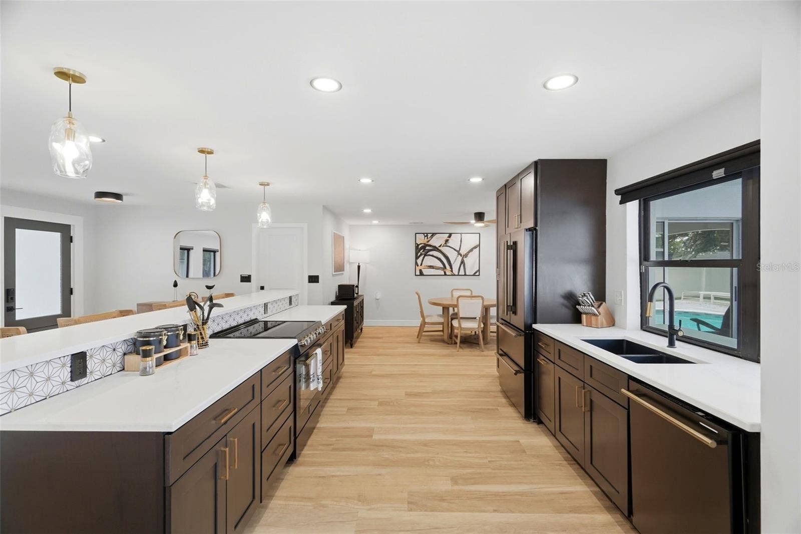 Beautiful Cabinetry, Soft-close Drawers & Cabinets