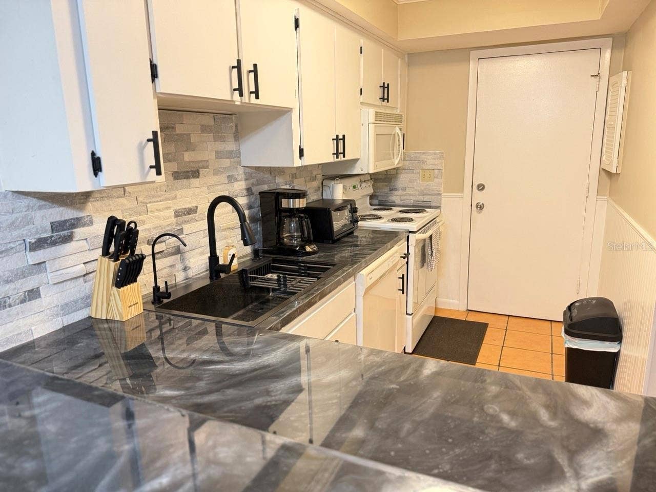 1881 LICHEN LANE, #B, Clearwater, FL 33760