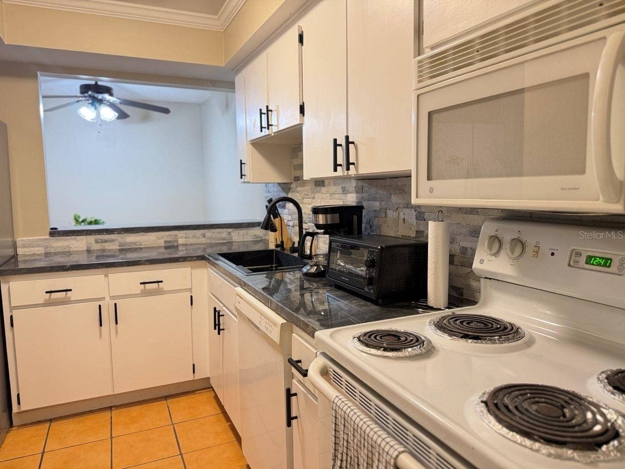 1881 LICHEN LANE, #B, Clearwater, FL 33760