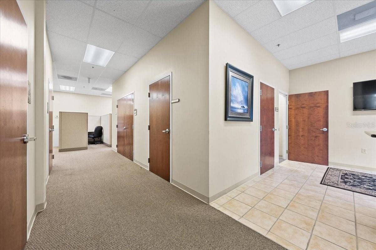 8222 118TH AVENUE, #600, Largo, FL 33773 Front Hallway