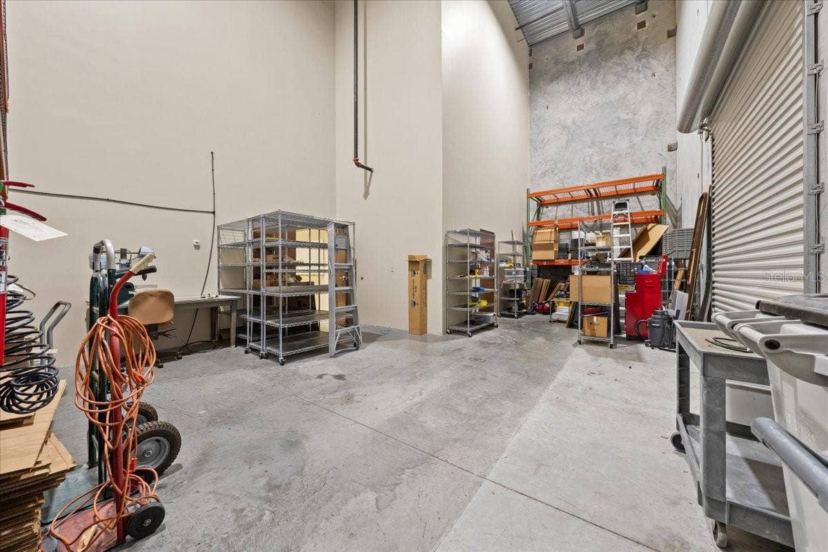 8222 118TH AVENUE, #600, Largo, FL 33773 same warehouse with 24' ceiling height and firesprinkler system