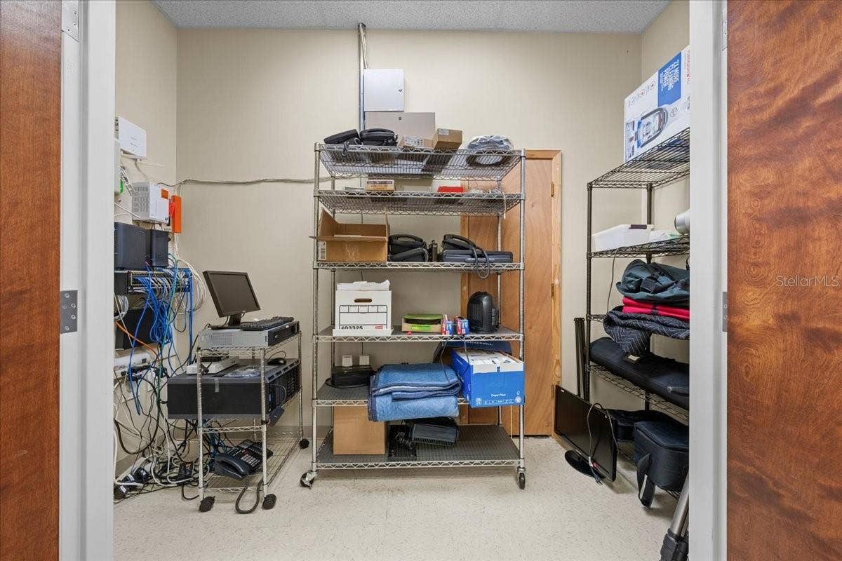 8222 118TH AVENUE, #600, Largo, FL 33773 IT closet