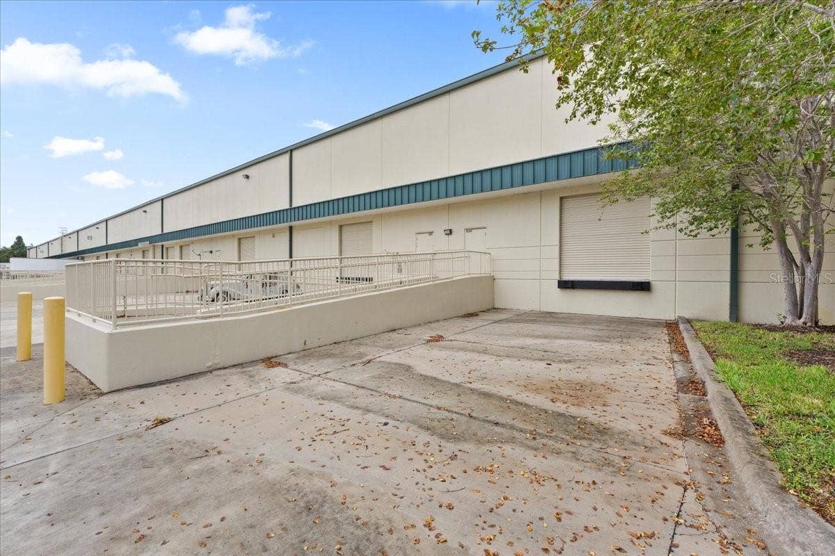 8222 118TH AVENUE, #600, Largo, FL 33773 rear loading dock