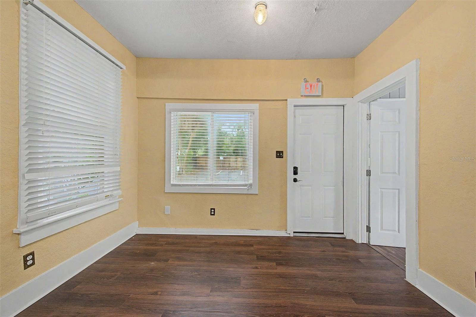 2019 MANATEE AVENUE W, Bradenton, FL 34205 2019 MANATEE AVENUE W, Bradenton, FL 34205